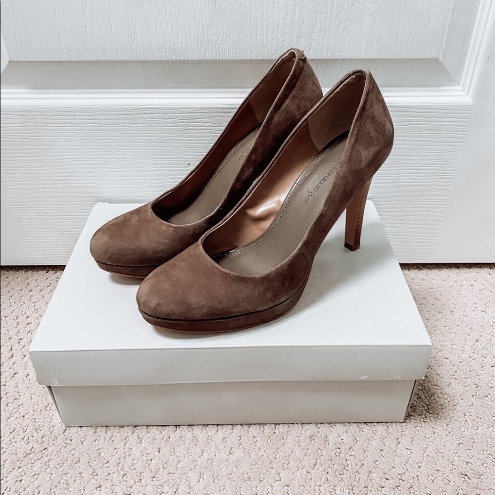 Banana Republic Kate Heel in Portobello Suede Size 10